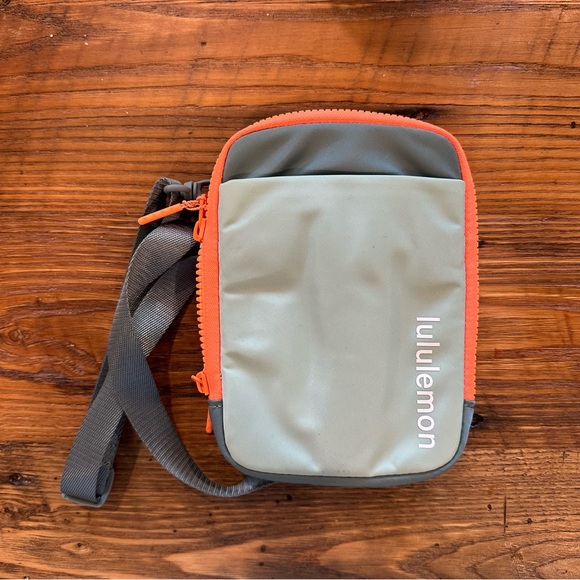 NWOT Lululemon Easy Access Crossbody bag - Picture 1 of 7